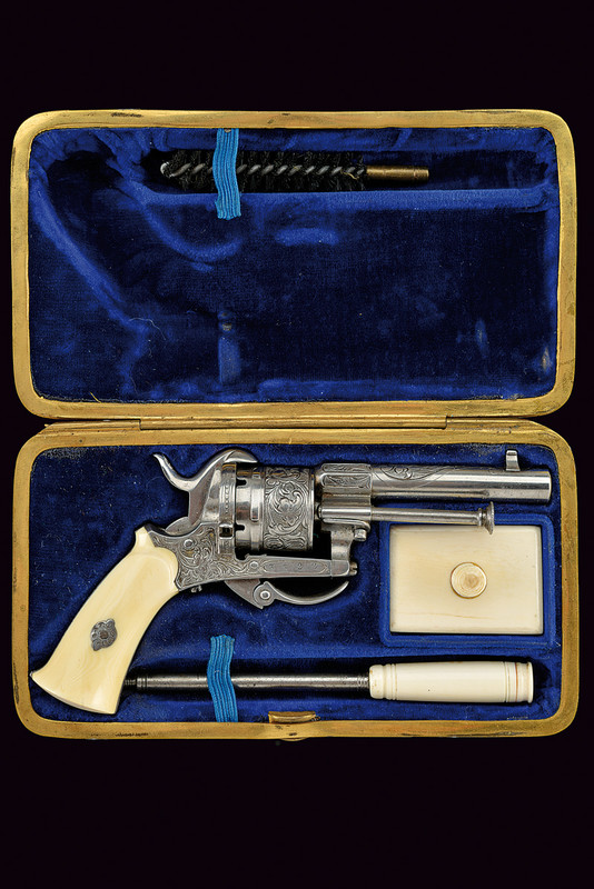 Revolver a spillo di lusso in astuccio porta sigari