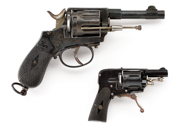 Lotto di due revolver a percussione centrale