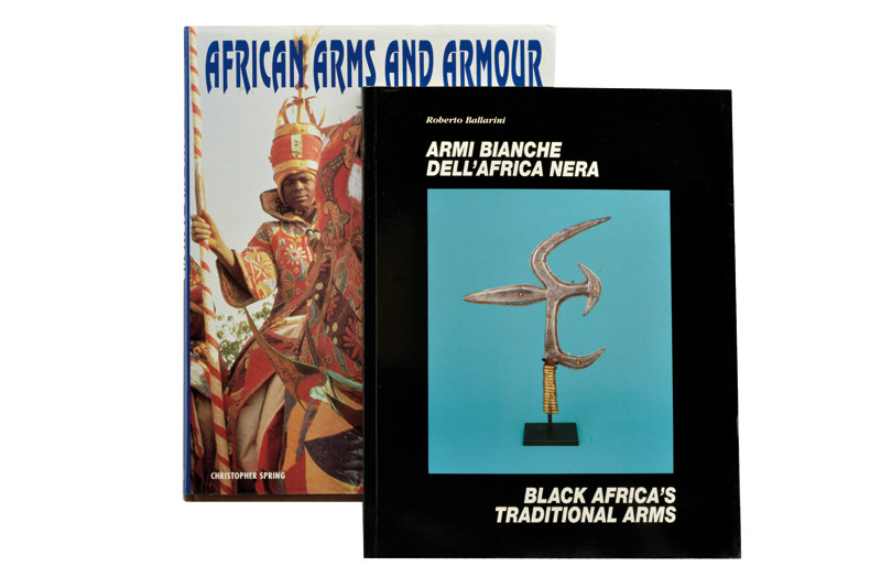 Lotto di due libri di armi africane