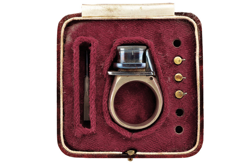 Pistola ad anello a spillo \"Le petit Protector\" con custodia