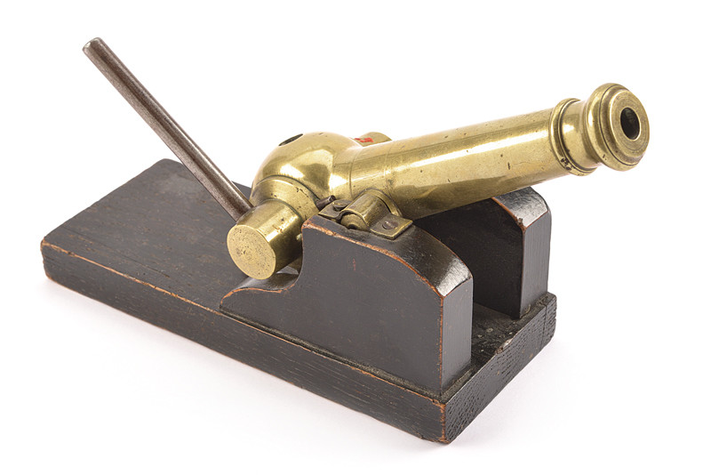 Piccolo modello di cannone in bronzo