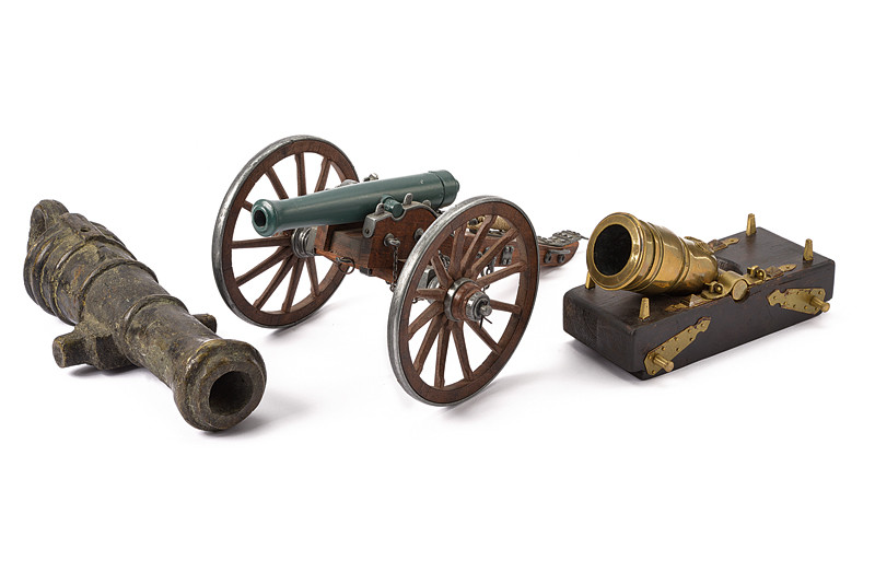 Lotto di tre modelli di cannone