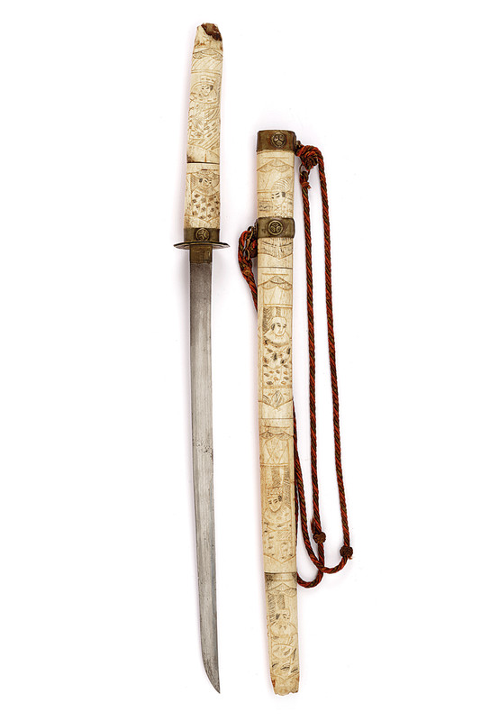 Wakizashi con fornimenti intagliati