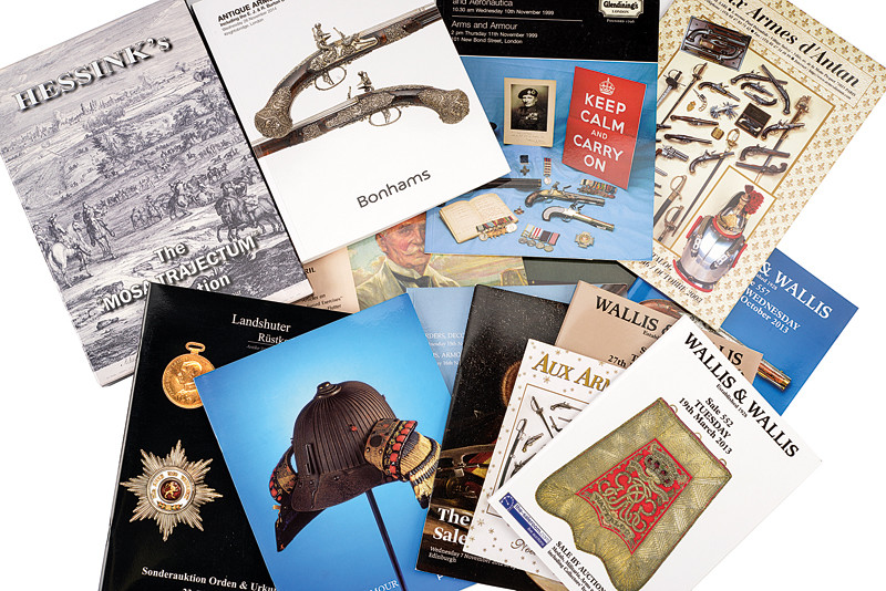 Lotto di quindici cataloghi sulle armi Bonhams, Wallis & Wallis, ecc.
