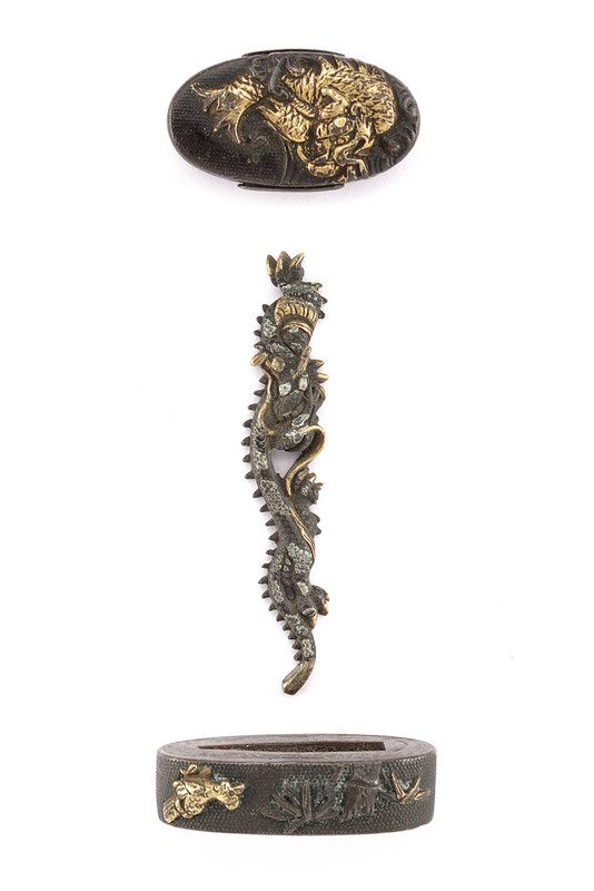 Set di fuchi-kashira e un menuki