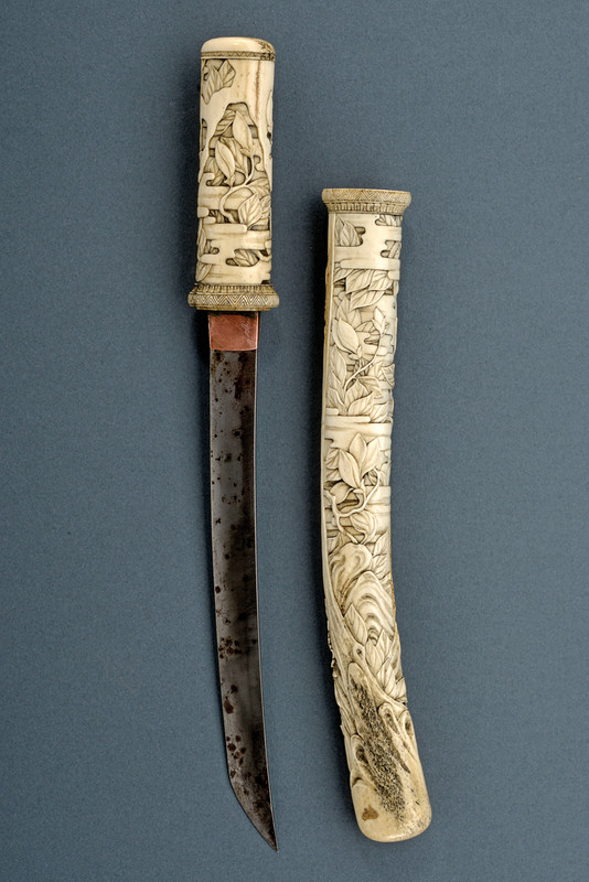 Elegante aikuchi intagliato