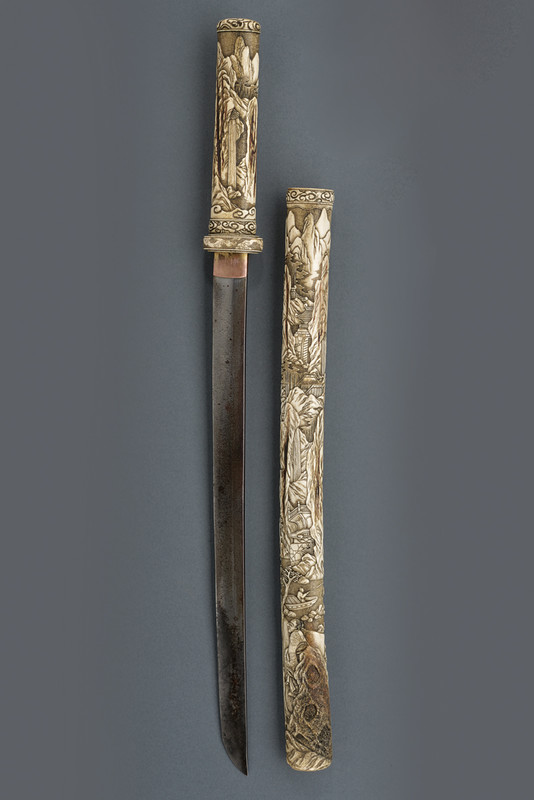 Elegante wakizashi intagliato