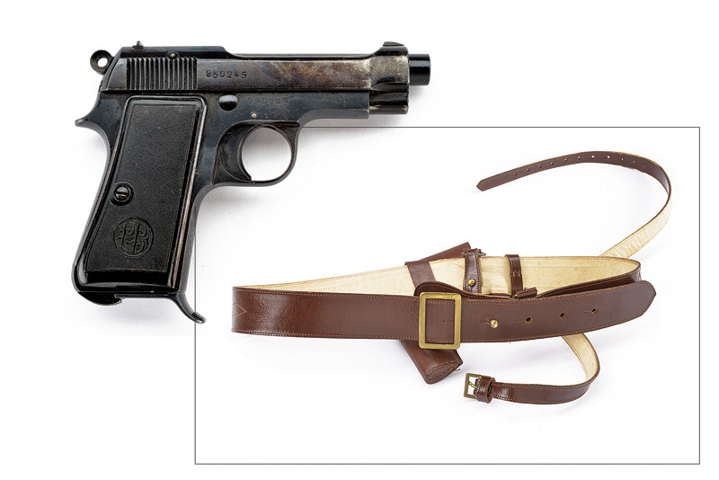 Cinturone per uniforme con fondina e Pistola Beretta 1934 disattivata