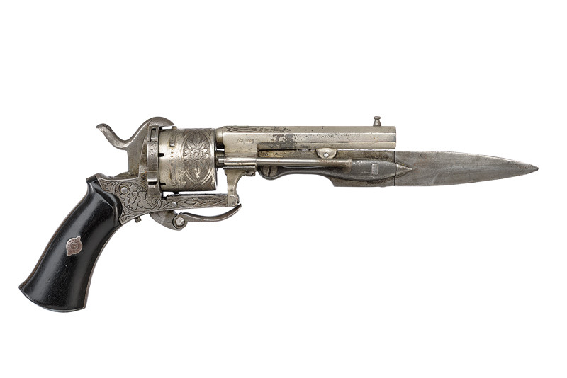 Revolver a spillo con coltello pieghevole