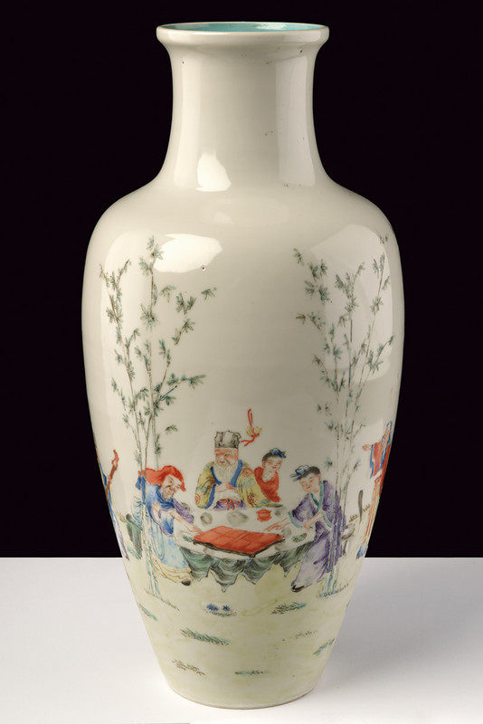 VASO OVOIDALE FAMIGLIA ROSA IN PORCELLANA