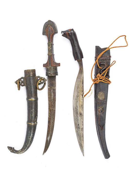 Lotto di un pugnale e un coltello