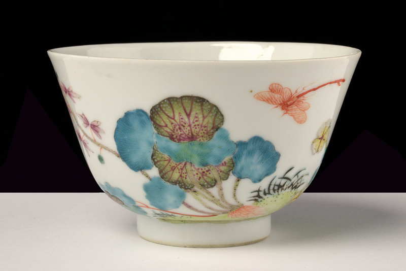 RAFFINATA E RARA TAZZA IN PORCELLANA FAMIGLIA ROSA MARCATA SHEN DE TANG ZHI