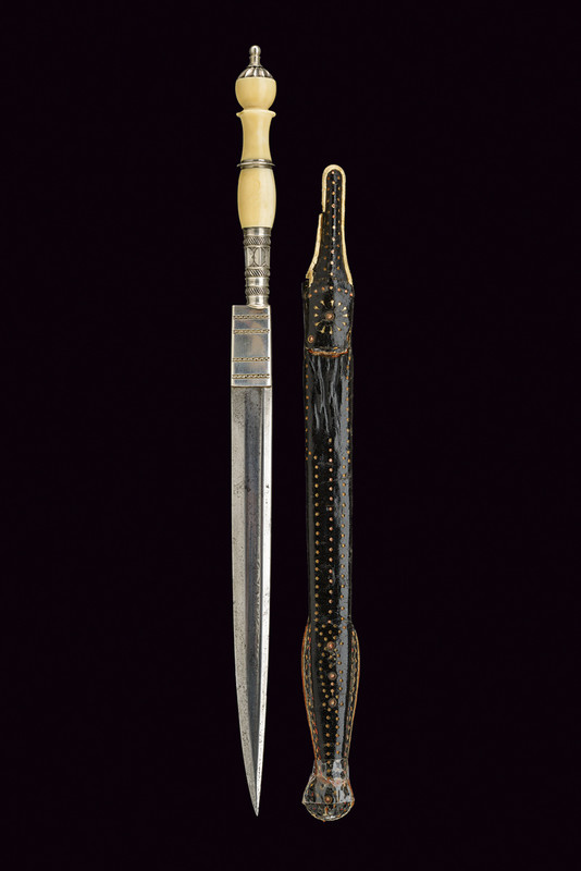 Coltello con fornimenti in argento