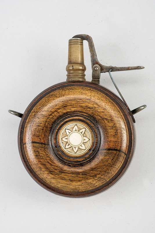 Fiasca da polvere in stile del 1600