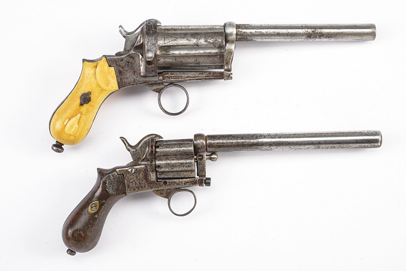 Lotto di due pepperbox revolver a spillo