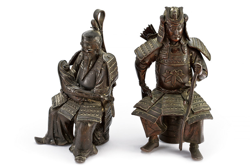 Lotto di due figure da samurai in bronzo