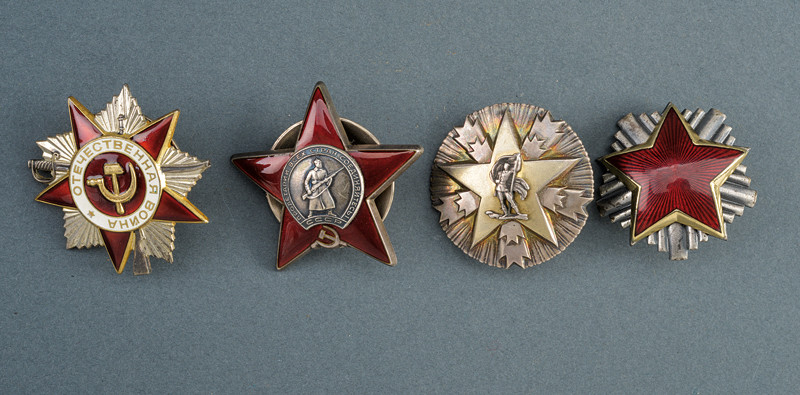 Lotto di quattro onoreficenze sovietiche