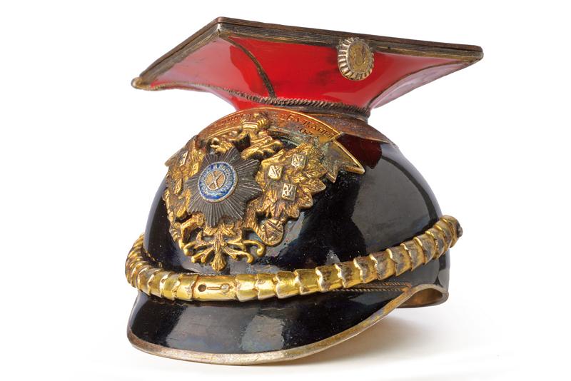 Bellissima miniatura di una czapka della guardia in argento smaltato 