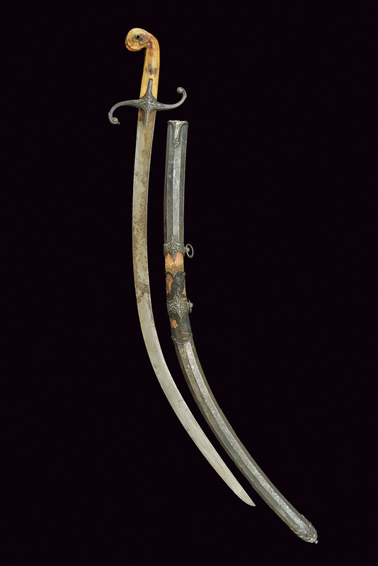 Interessante shamshir con fornimenti in argento