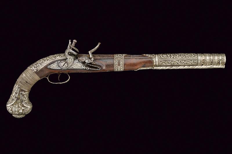 Pistola a pietra focaia con fornimenti in argento