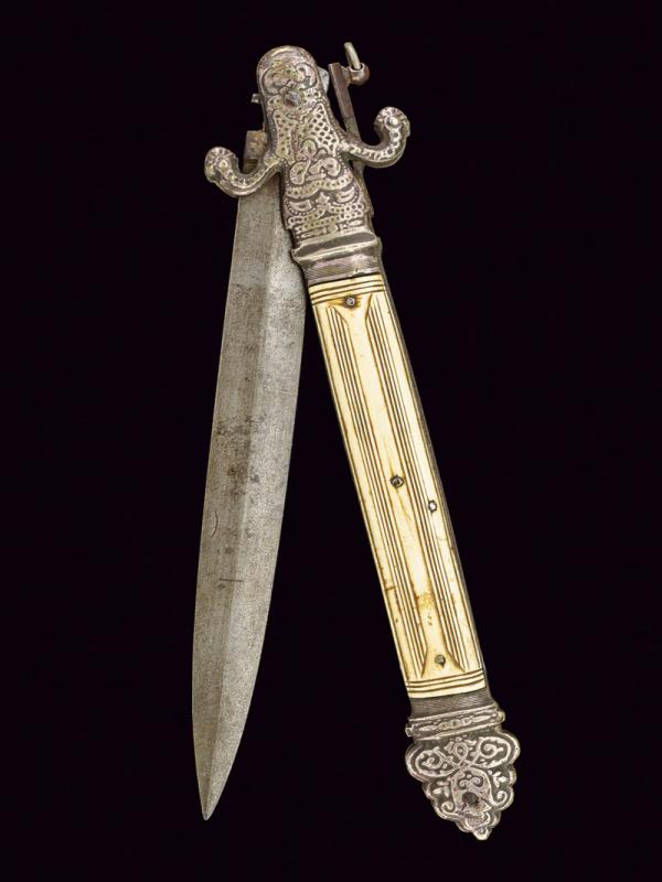 Bel coltello a serramanico