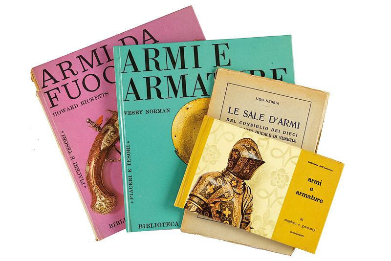 Lotto di quatro libri di armi antiche