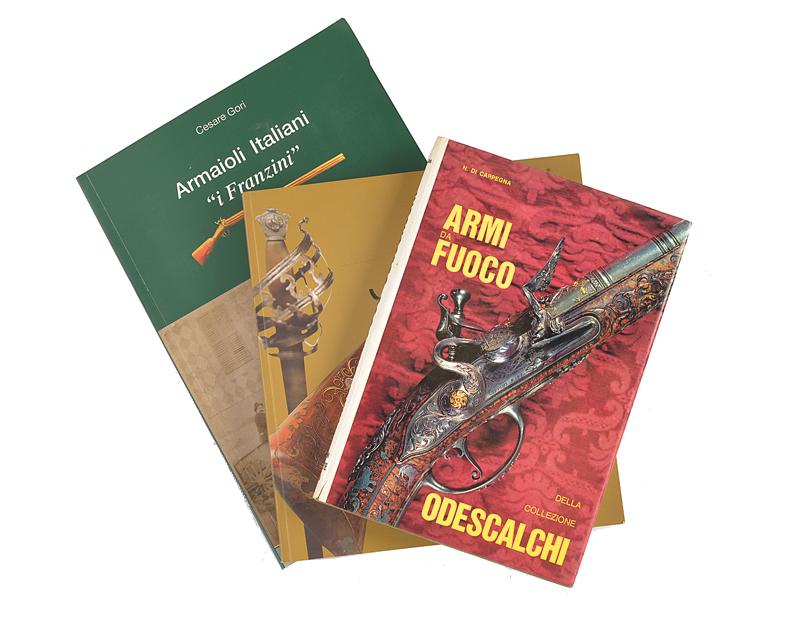 Lotto di tre libri su armi antiche