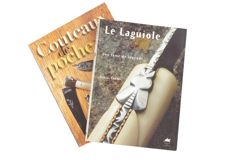 Lotto di due libri su coltelli
