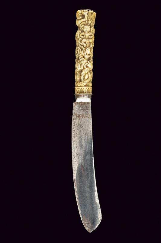 Coltello intagliato
