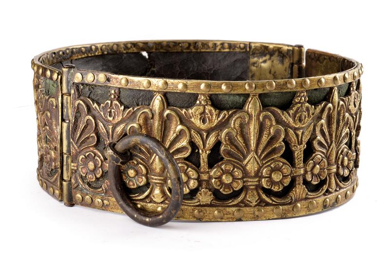 Bel collare in bronzo per cani