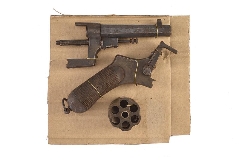 Parti di un revolver Bodeo mod. 1889