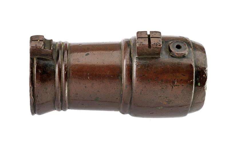 Piccolo cannone a mano in bronzo