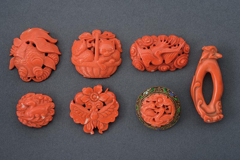 SETTE PEZZI DI CORALLO ROSSO INTAGLIATO