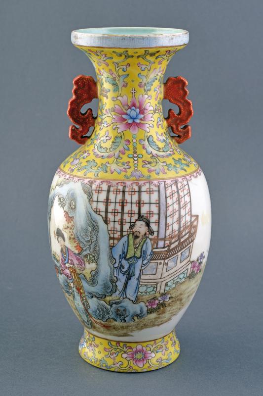 BEL VASO FAMIGLIA ROSA IN PORCELLANA