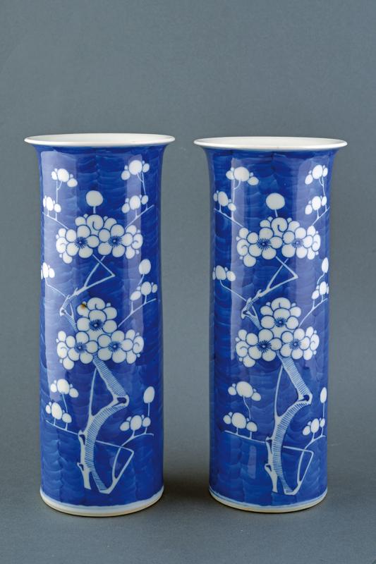 COPPIA DI SLEEVE VASES IN PORCELLANA