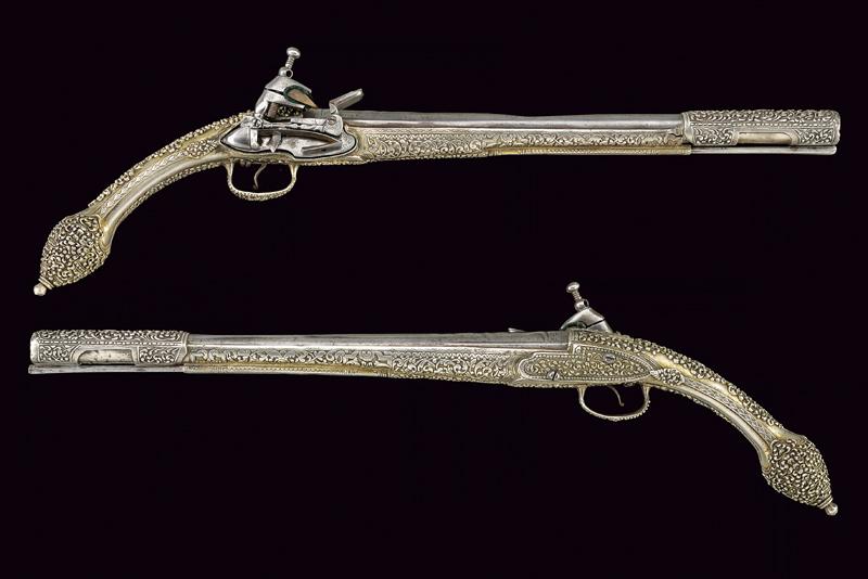 Paio di pistole a pietra focaia in argento