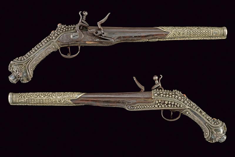 Paio di pistole a pietra focaia in argento  in stile Ali Pasha