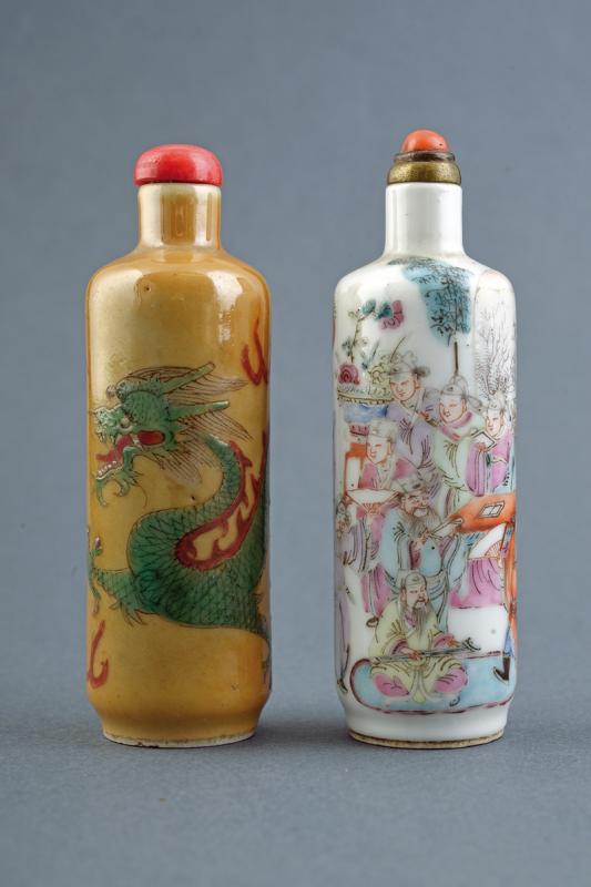 DUE SNUFF BOTTLE IN PORCELLANA