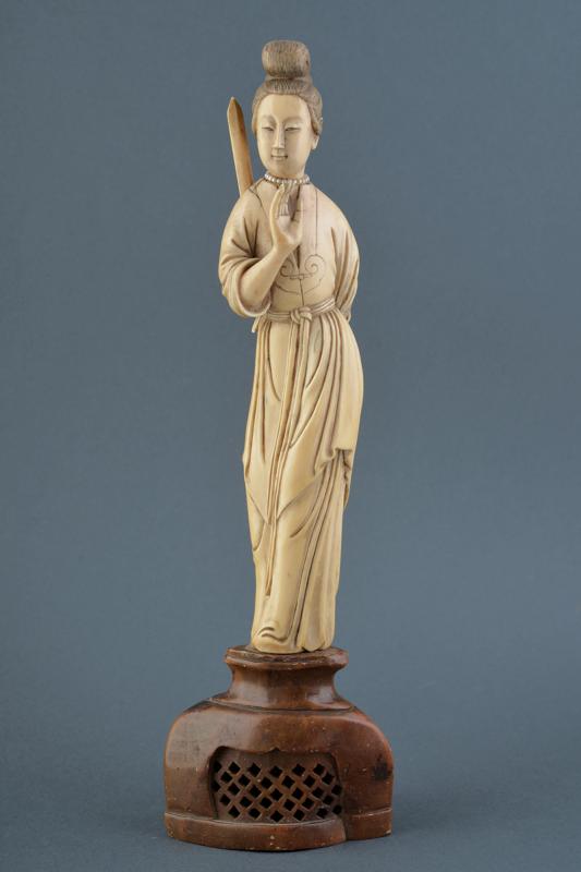 BELLA STATUETTA IN AVORIO