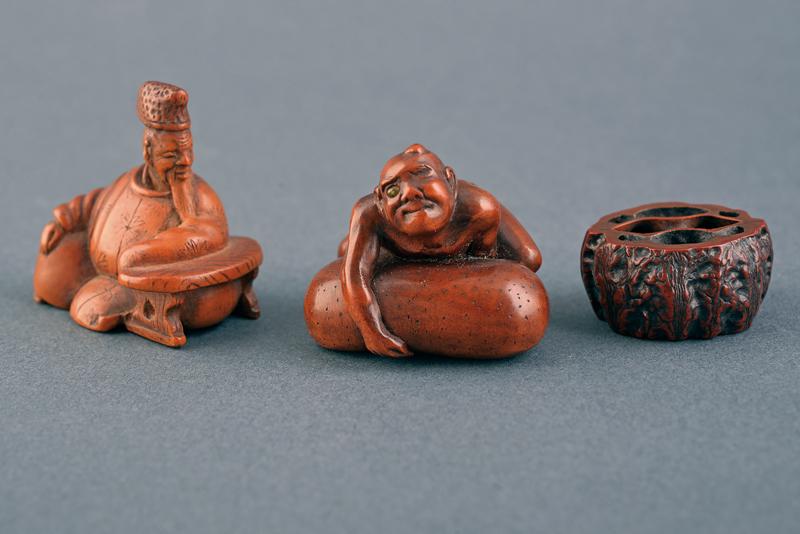 TRE BEI NETSUKE IN LEGNO 