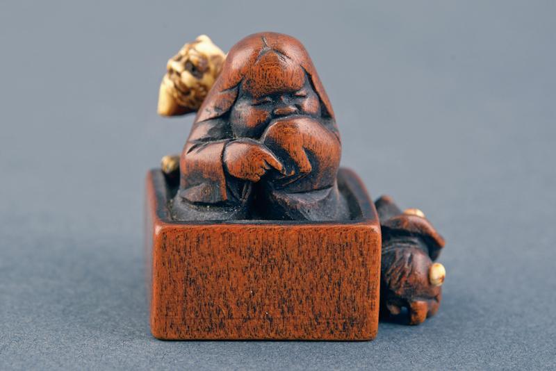 BEL NETSUKE FIRMATO PROBABILMENTE TOMOCHIKA