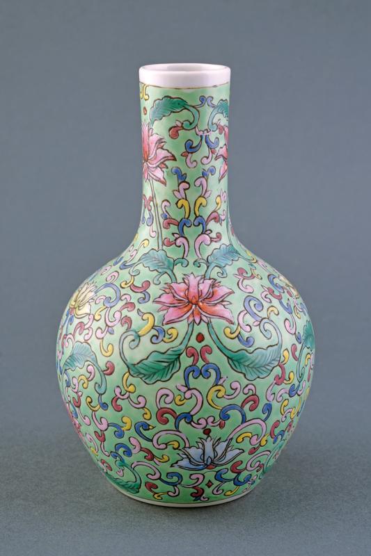 VASO IN PORCELLANA FAMIGLIA ROSA