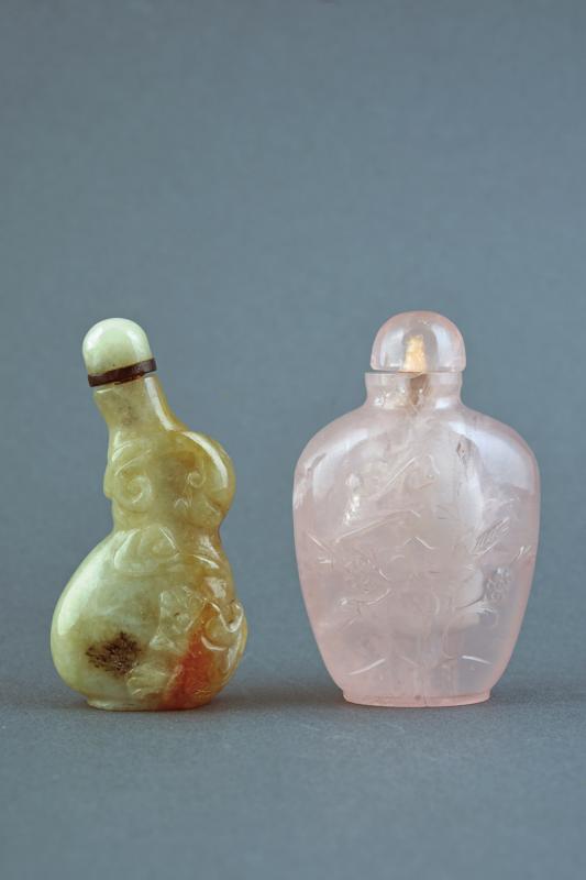 DUE SNUFF BOTTLES