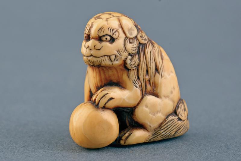 BEL NETSUKE IN AVORIO PROBABILMENTE FIRMATO TOMOCHIKA