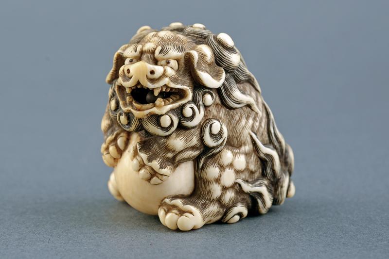 BEL NETSUKE IN AVORIO