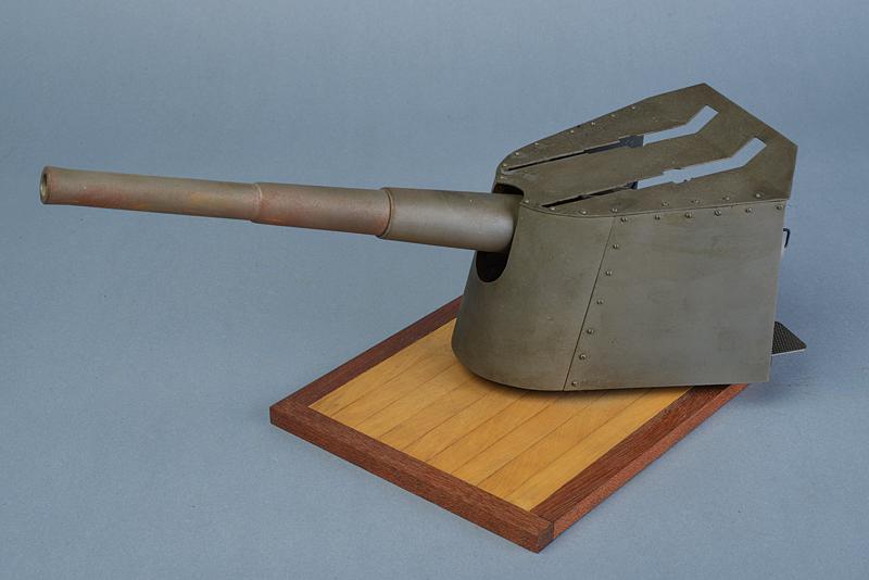 Modello industriale di cannone navale della Regia Marina