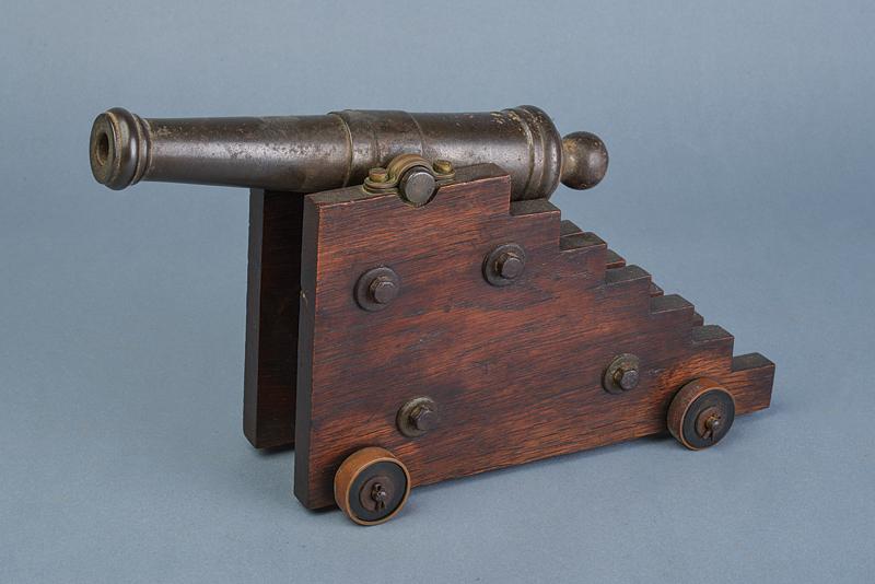 Modello di cannone da artiglieria costiera