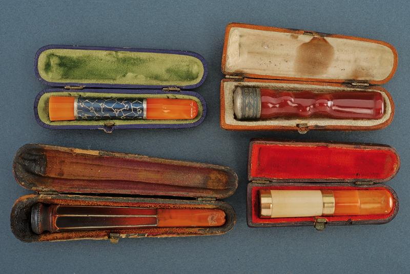 Lotto di quattro bocchini in astuccio