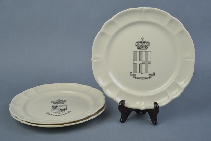 Lotto di tre piatti commemorativi