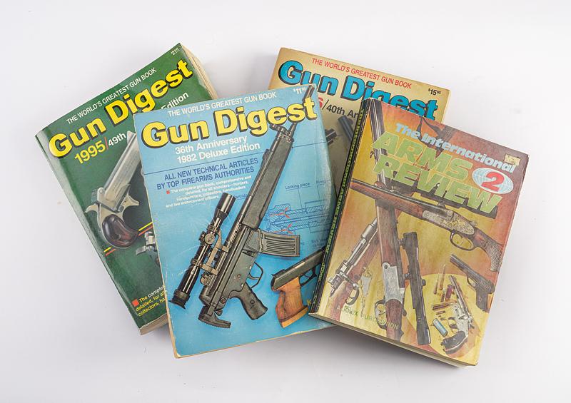 Lotto di volumi "Gun Digest"